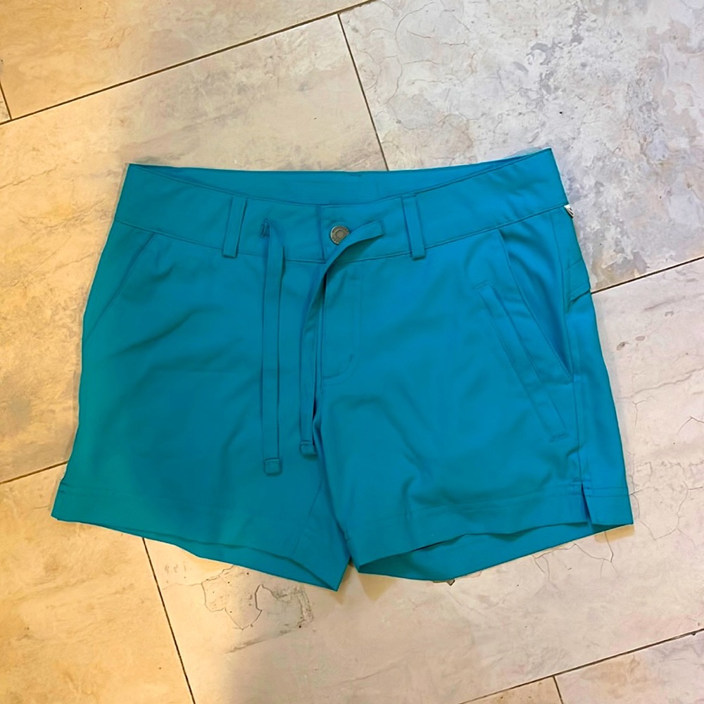 NWOT Magellan Ourdoors Womens shorts. Lean towards the turquoise color.